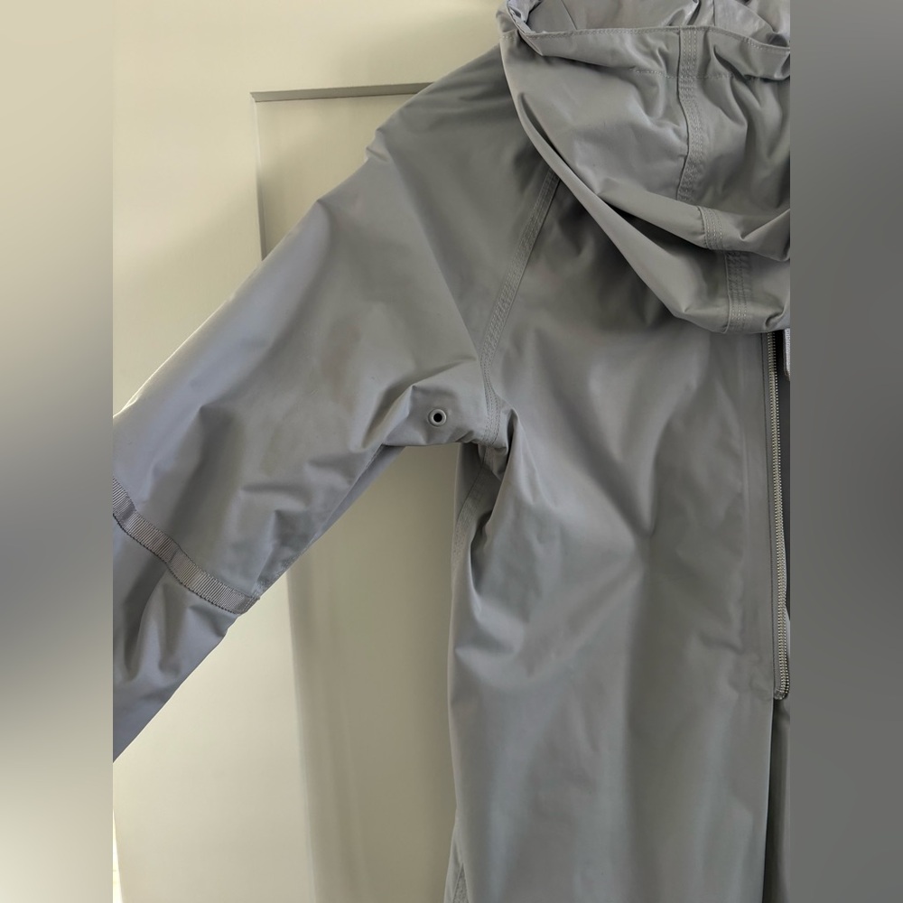 Lululemon Rain Jacket - Picture 5 of 7